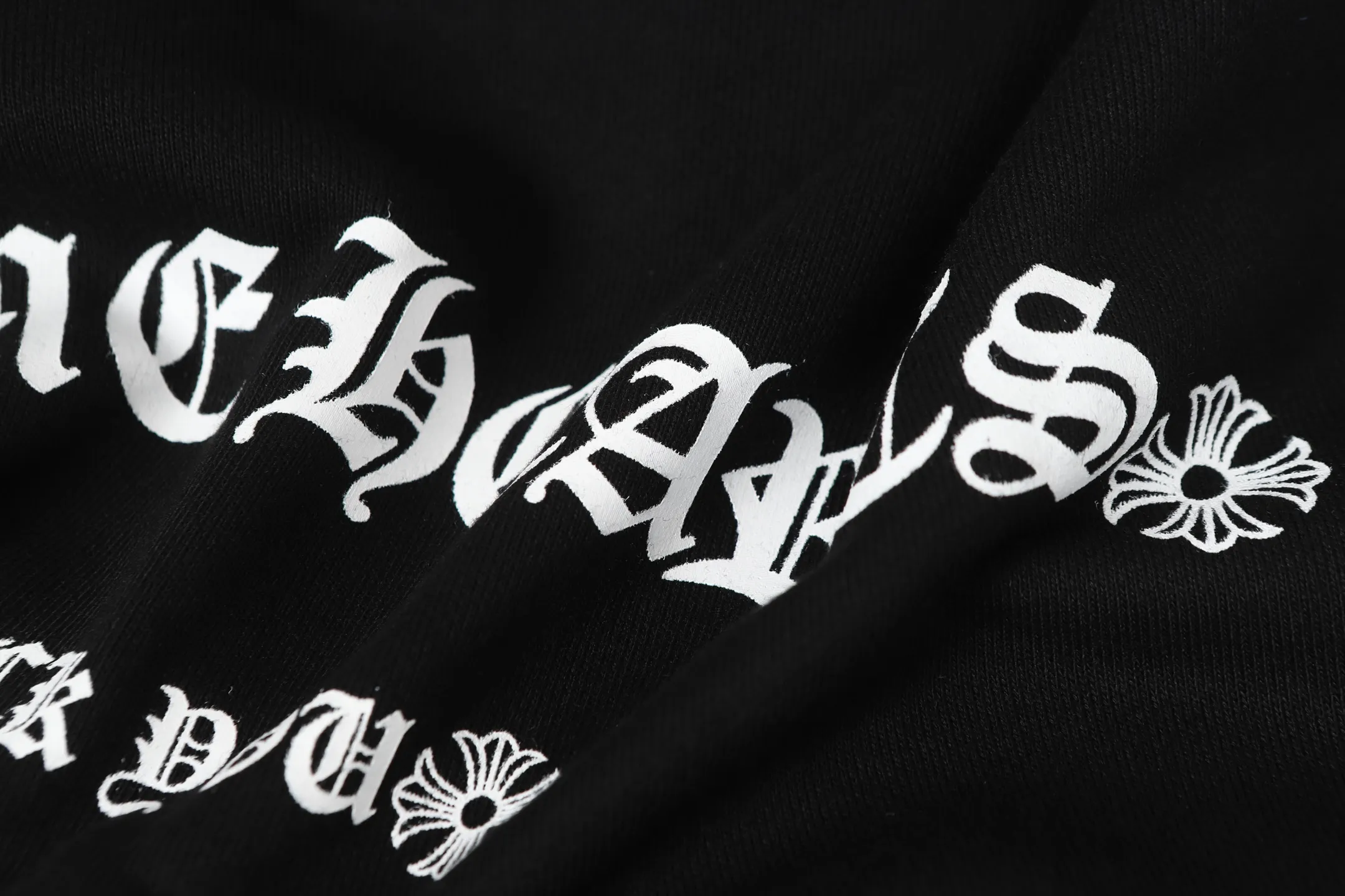 P240 #K27 cross-border model. If you are pursuing quality, please do not place an order. -Chrome Hearts/Chrome Hearts Sanskrit printed zipper sweatshirt cardigan jacket -High weight, high density and high quality. The wool is soft, delicate and skin-friendly. It feels soft and silky. It has excellent warmth and skin-friendly properties. S M L XL